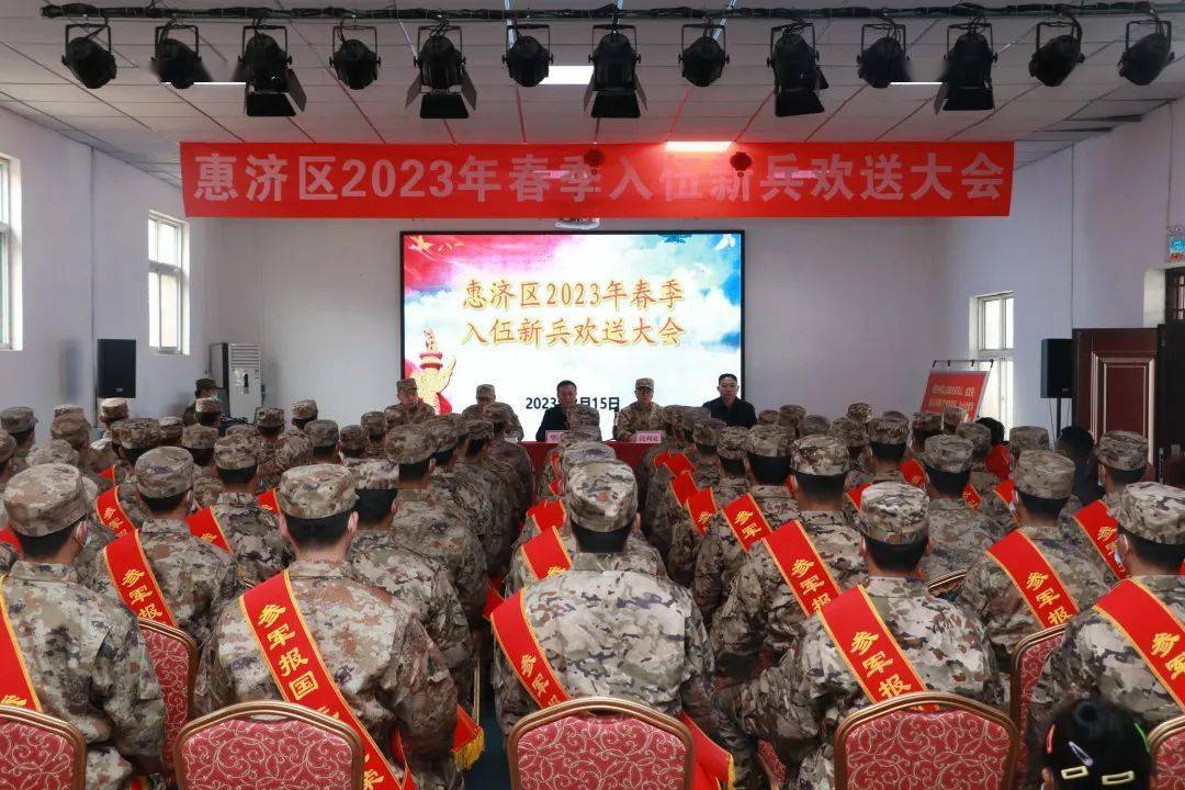 区人武部上校部长段利豪,上校政委曹俊峰,区政府副区长樊江水,区退役