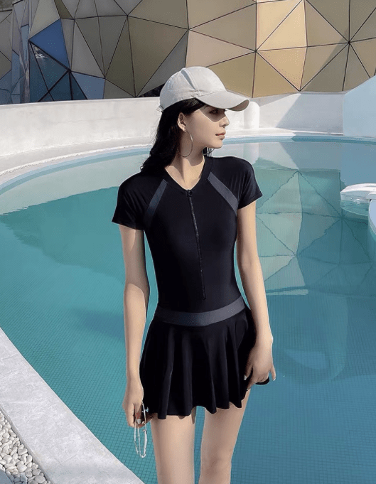 【黑色连体泳衣】39.8包邮,看到这个泳衣!就觉得很舒服!