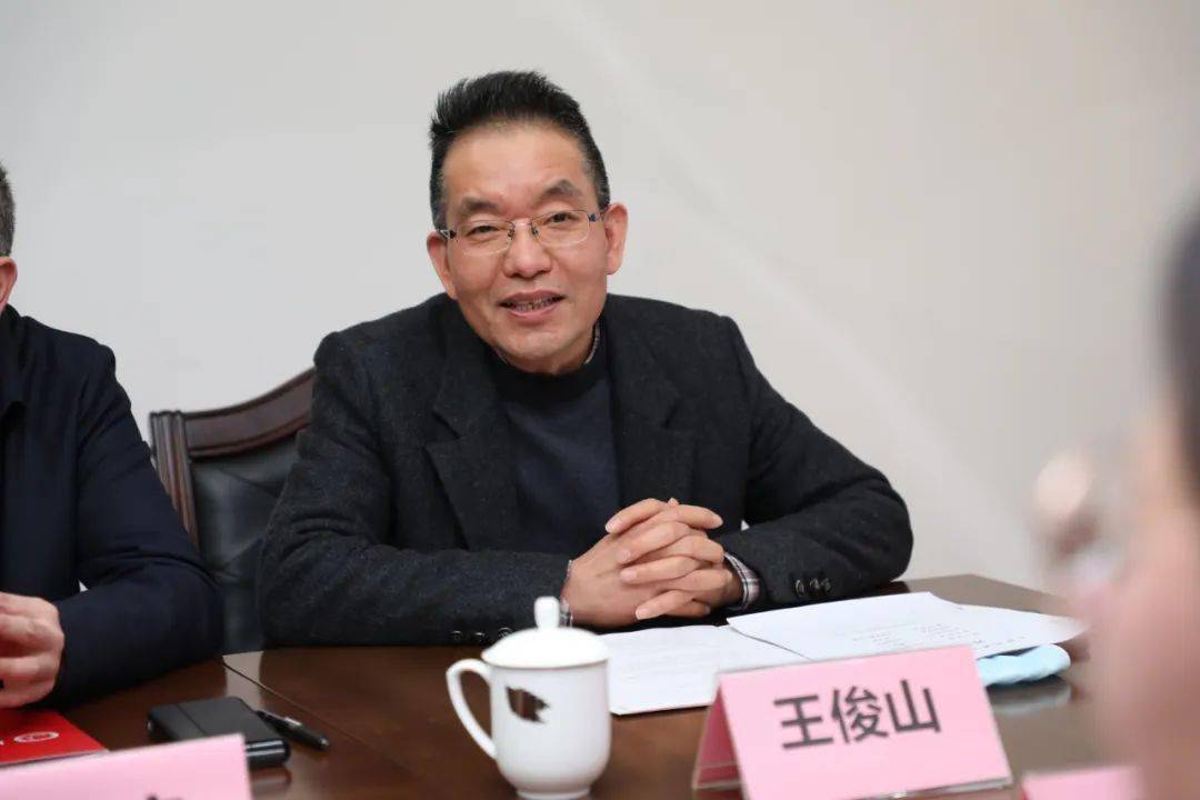 奉二•头桥联合中学部分行政,教师代表赴上海市
