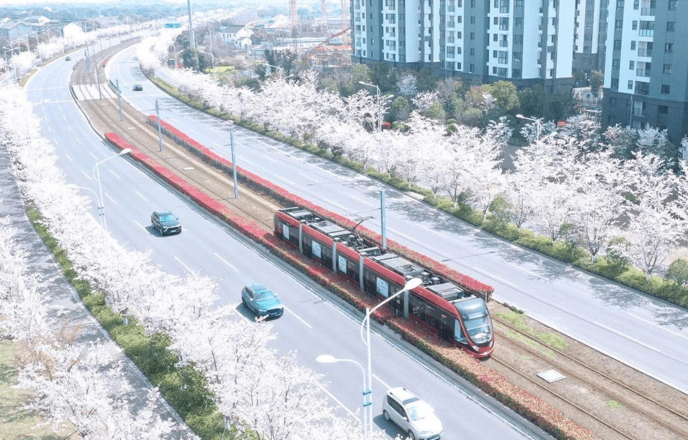 @�����ˣ�����ĵ�һ��Ӱչ����������ĩ�и�����