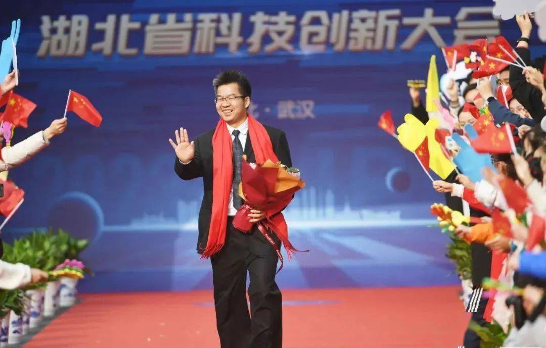 的湖北光谷实验室副主任光学与电子信息学院院长华中科技大学唐江2