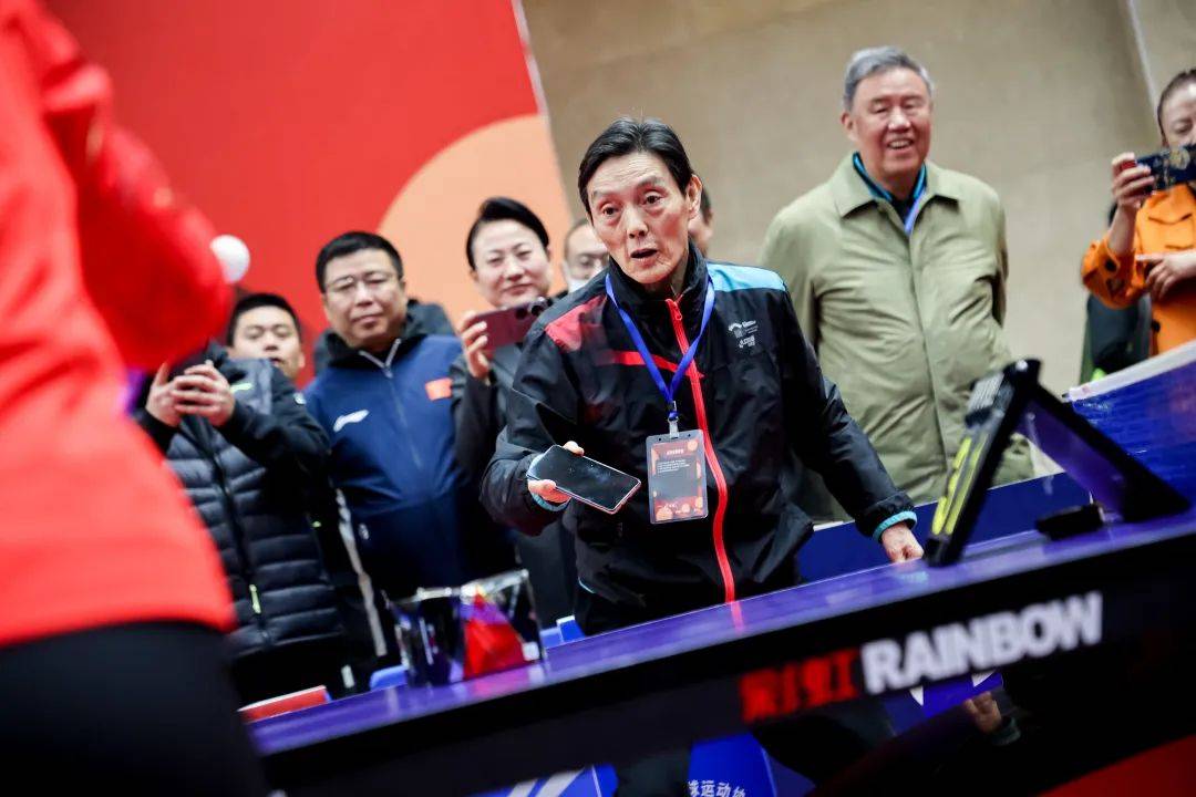 陆元盛牛剑锋开球,最强乒团保定站8强出炉_乒乓球_表演_仪式