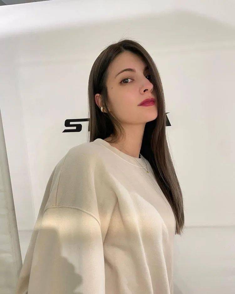 身材太火辣了…_maggy_衣服_知性