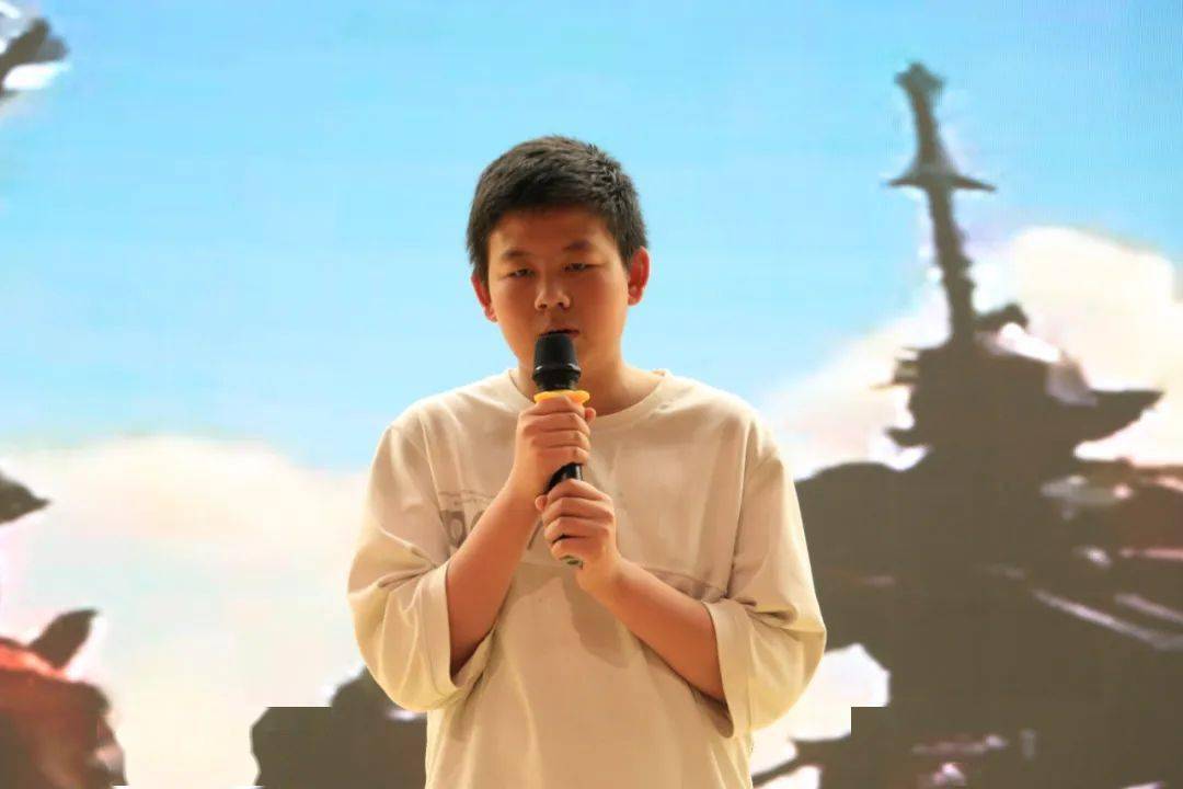 杨子溪 向雯玥《落在生命里的光》195班 段可欣《如愿》218班 马一冉