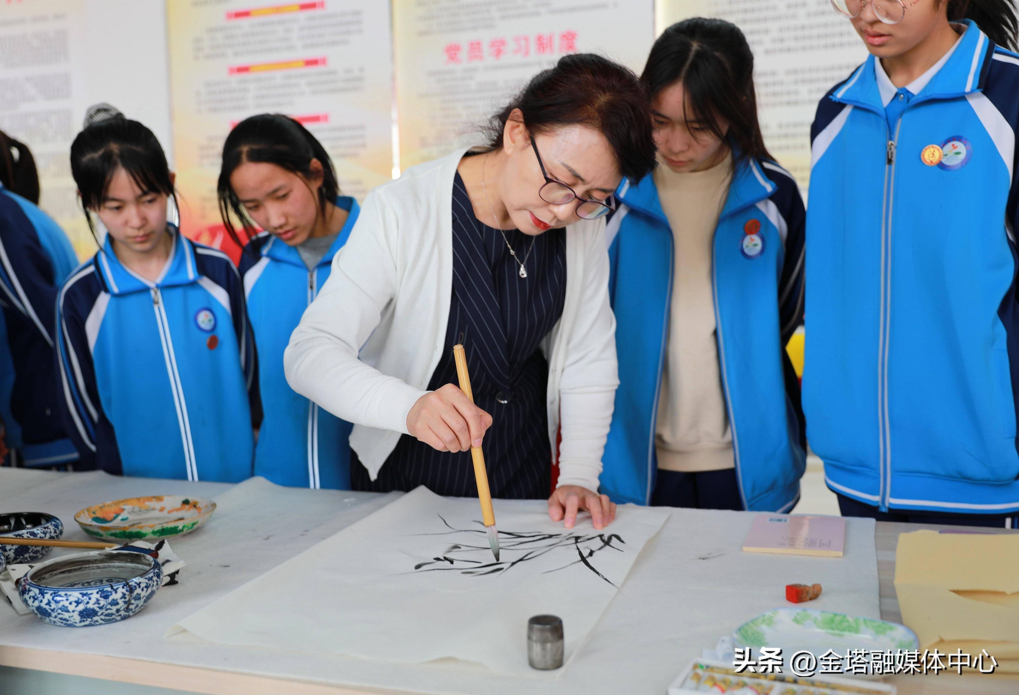 金塔县:书画传承进校园 翰墨飘香尽芬芳_第四中学_酒泉市_美术家协会