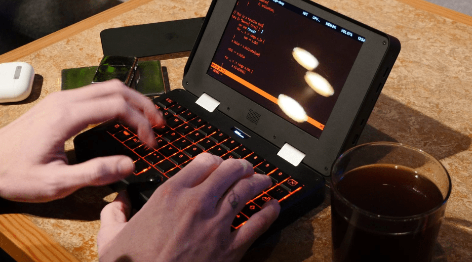 MNT Pocket Reform 7 英寸屏的笔记本推出      支持 RGB 背光