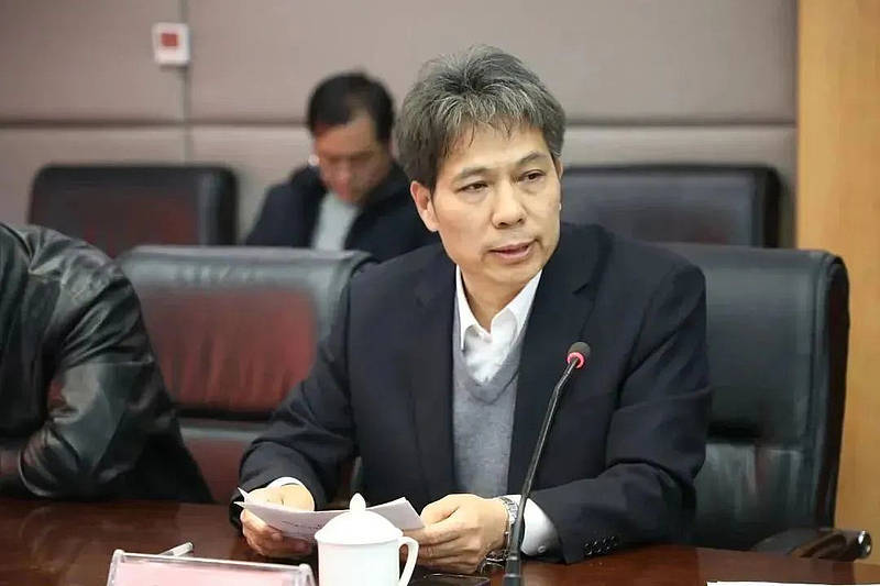 清华附中文安驿学校校长尹荣举作表态发言18日上午,在专家组主持召开