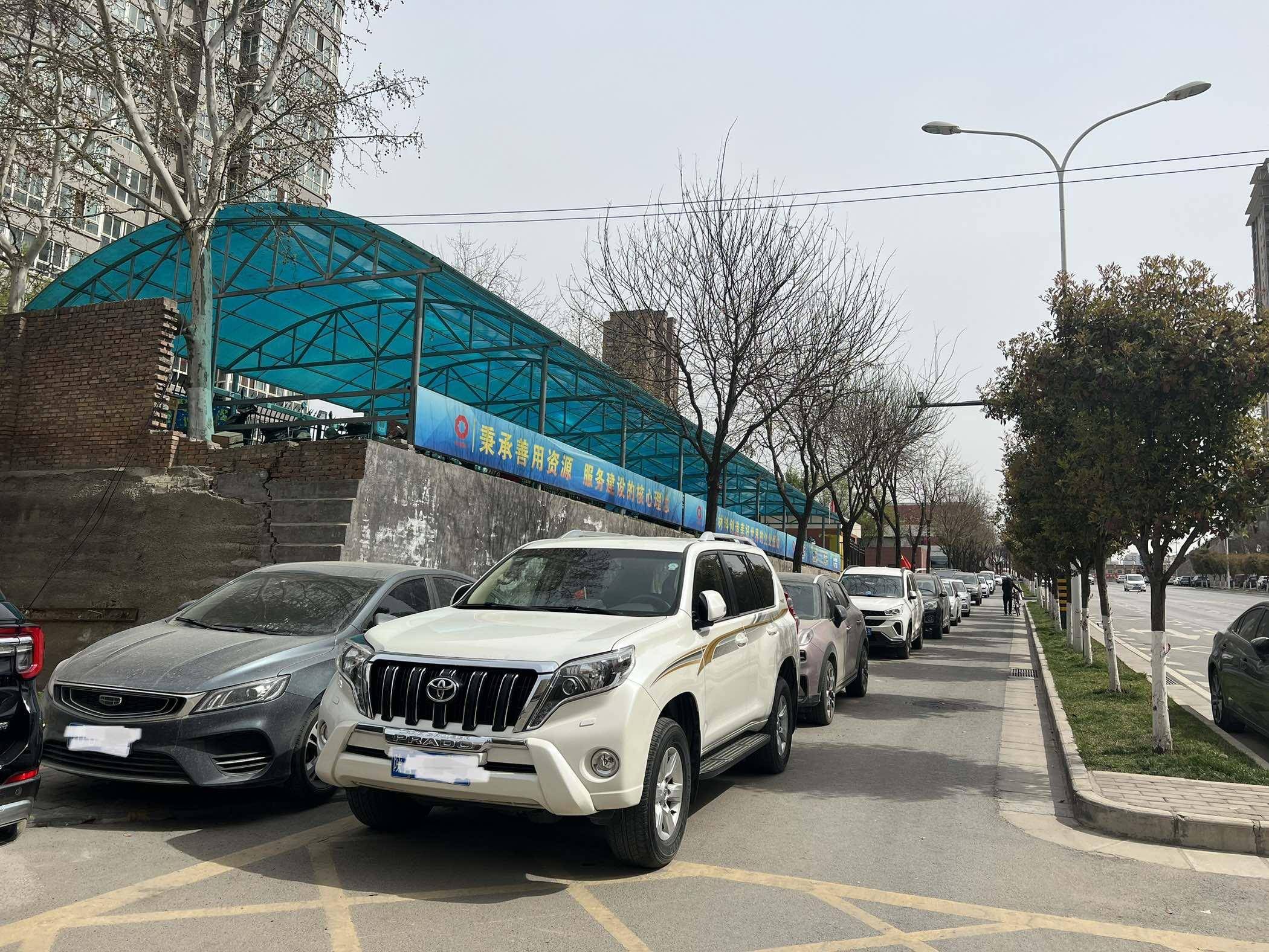 【图集】比泊车还难的是挪车 网传挪车攻略能否靠谱？记者体验