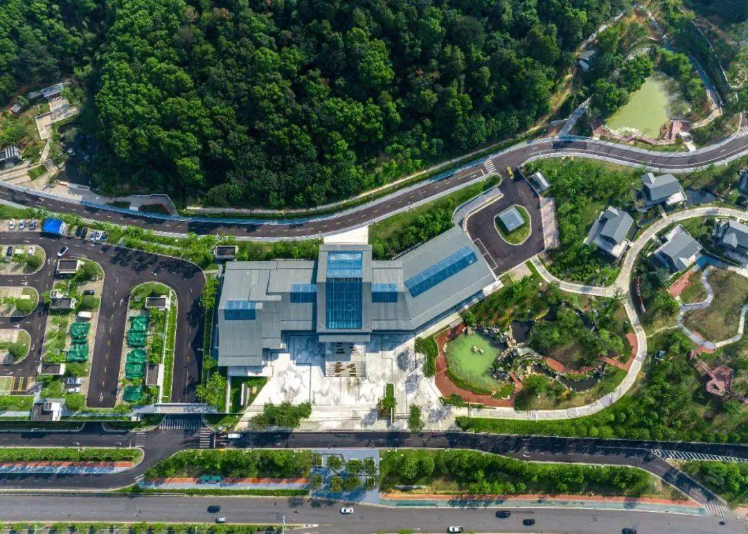 岳麓山西大门有何与众不同的美?