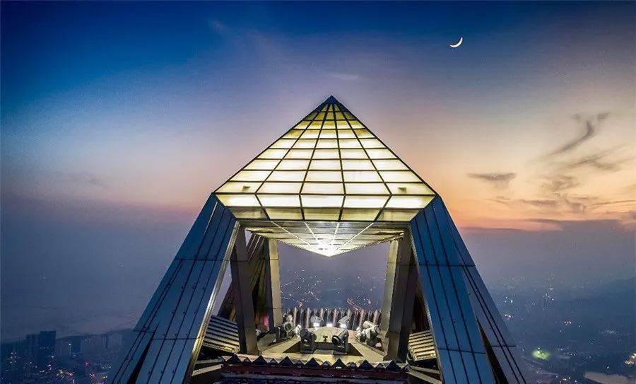 盲猜| 中国一线城市十大地标建筑照明设计_灯光_广州_高度