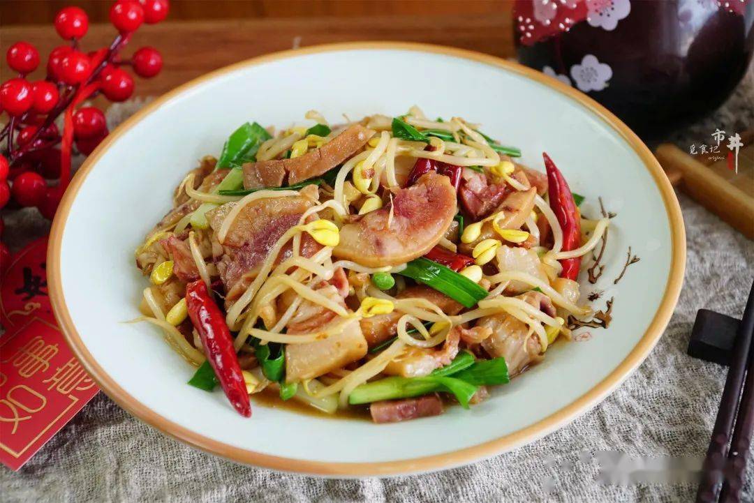 推荐食谱:【黄豆芽炒猪头肉】猪在古代被看做是"地龙",猪头也就代表着