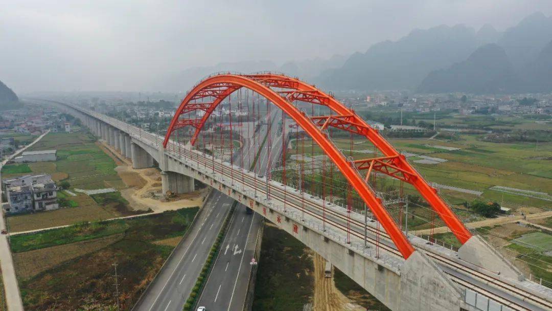 了解澄江双线特大桥建设过程中的环保措施,以及高铁对都安旅游发展的