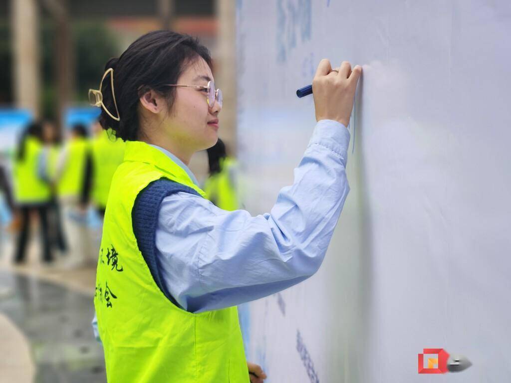 自贡水务投资集团有限公司水务专家莫智峰以"节水中国,你我同行"为题