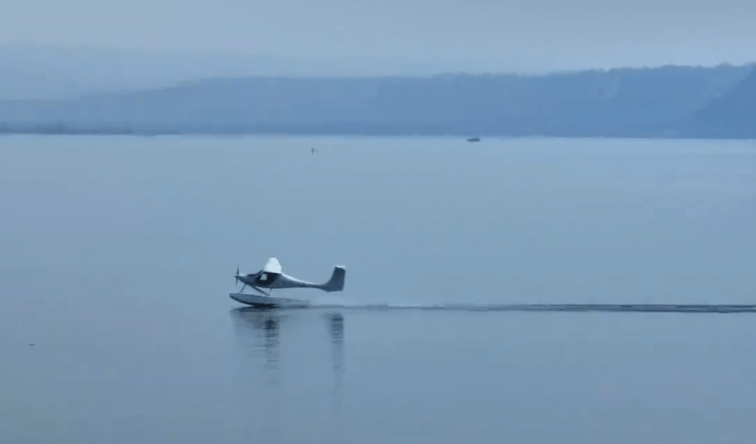 全球首款双座水上电动飞机正式交付 可应用于初级飞行员培训和航空测绘等领域