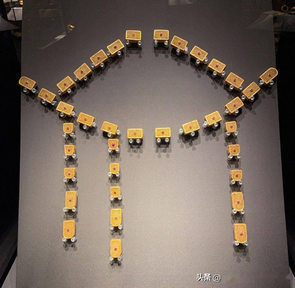 白玉金垒丝镶红宝石蹀躞带一组