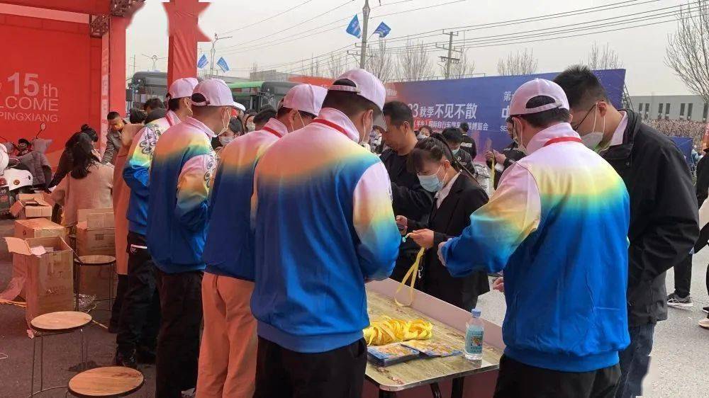 平乡县青年志愿者倾力服务第十五届中国·北方(平乡)国际自行车童车