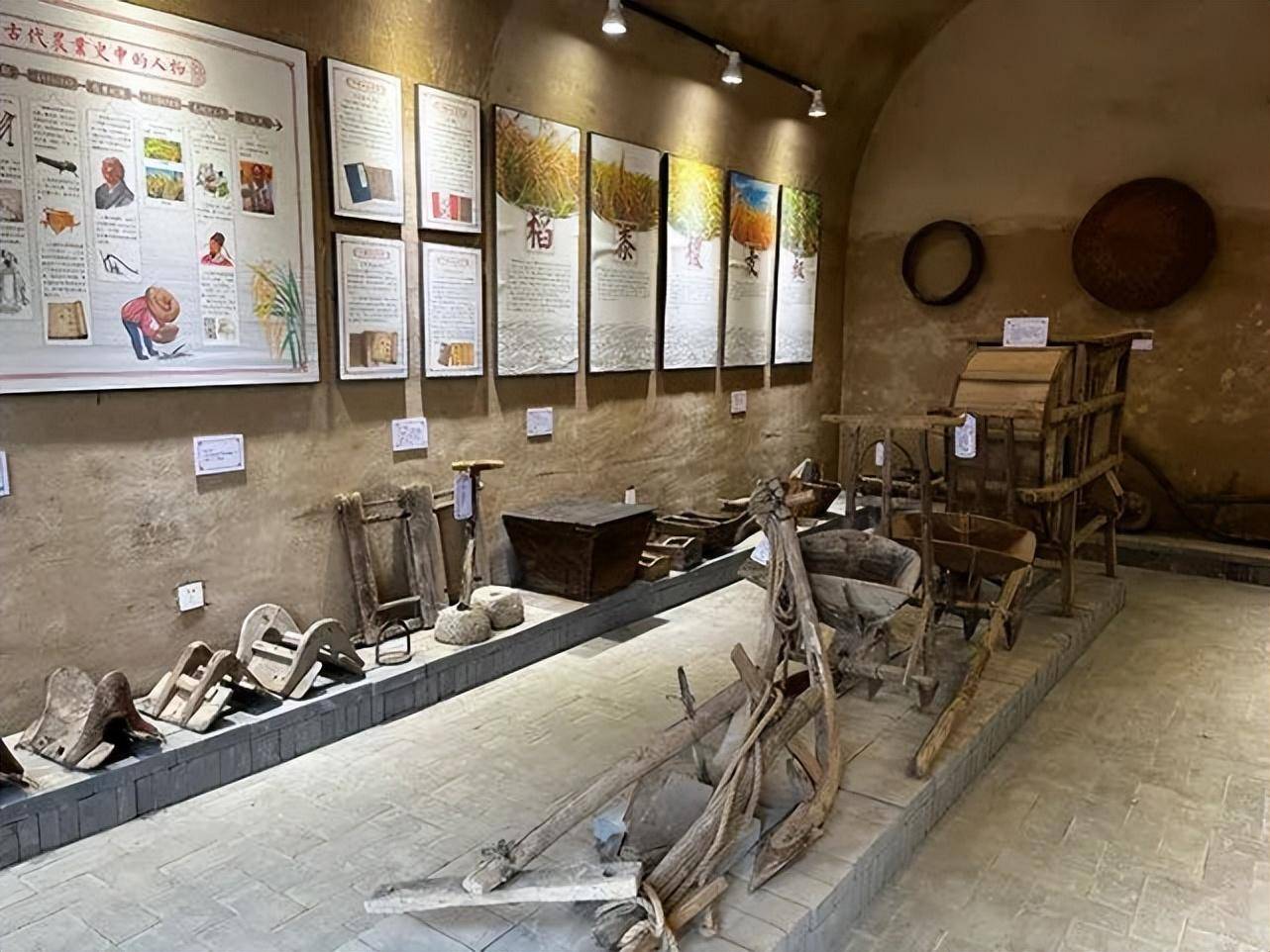 来到这里如同来到上世纪八十年代的古老村落,农耕文化窑洞陈列馆,红色