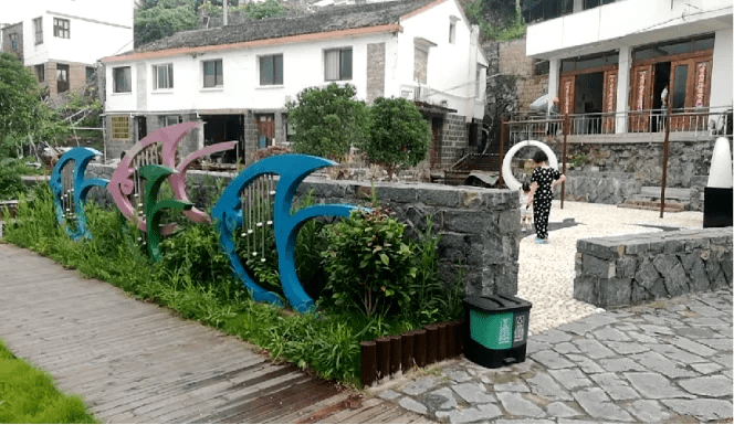 沿滨海景观绿道走过,赏海景的同时海岸线堤坝内侧"渔文化公园"文化