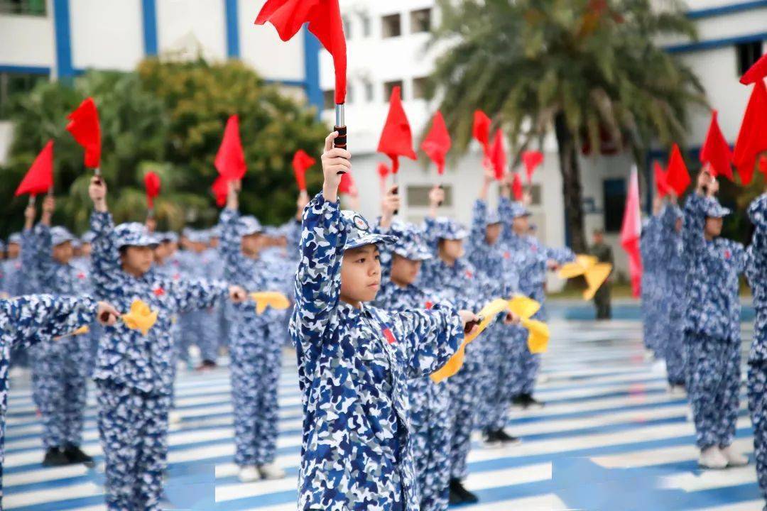 东升学校初中部开展七年级国防教育军训活动_训练基地_进行_学子