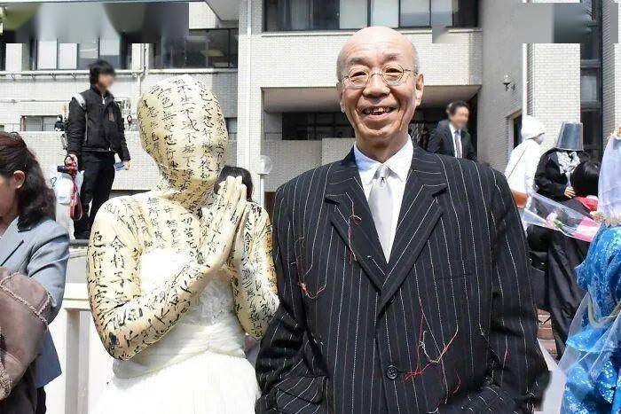 为什么京都大学的毕业典礼,被奇形怪状的coser占领了?_cos_日本_京大