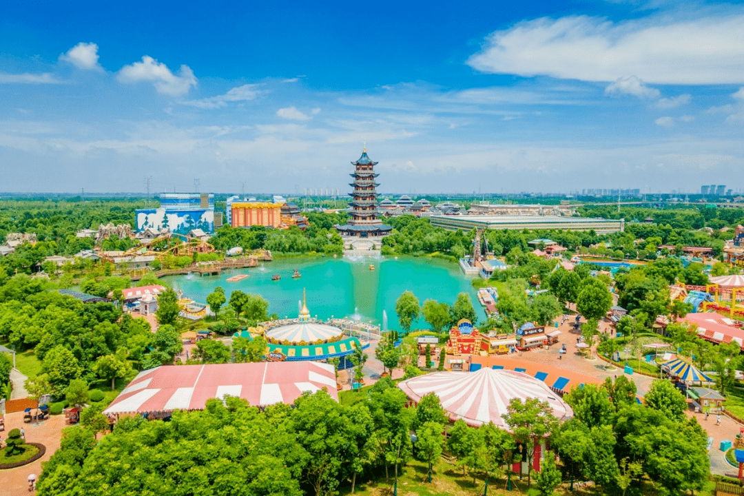 其中,一等奖1名:奖励指定酒店免费入住一晚;二等奖2名:各奖励荆州方特