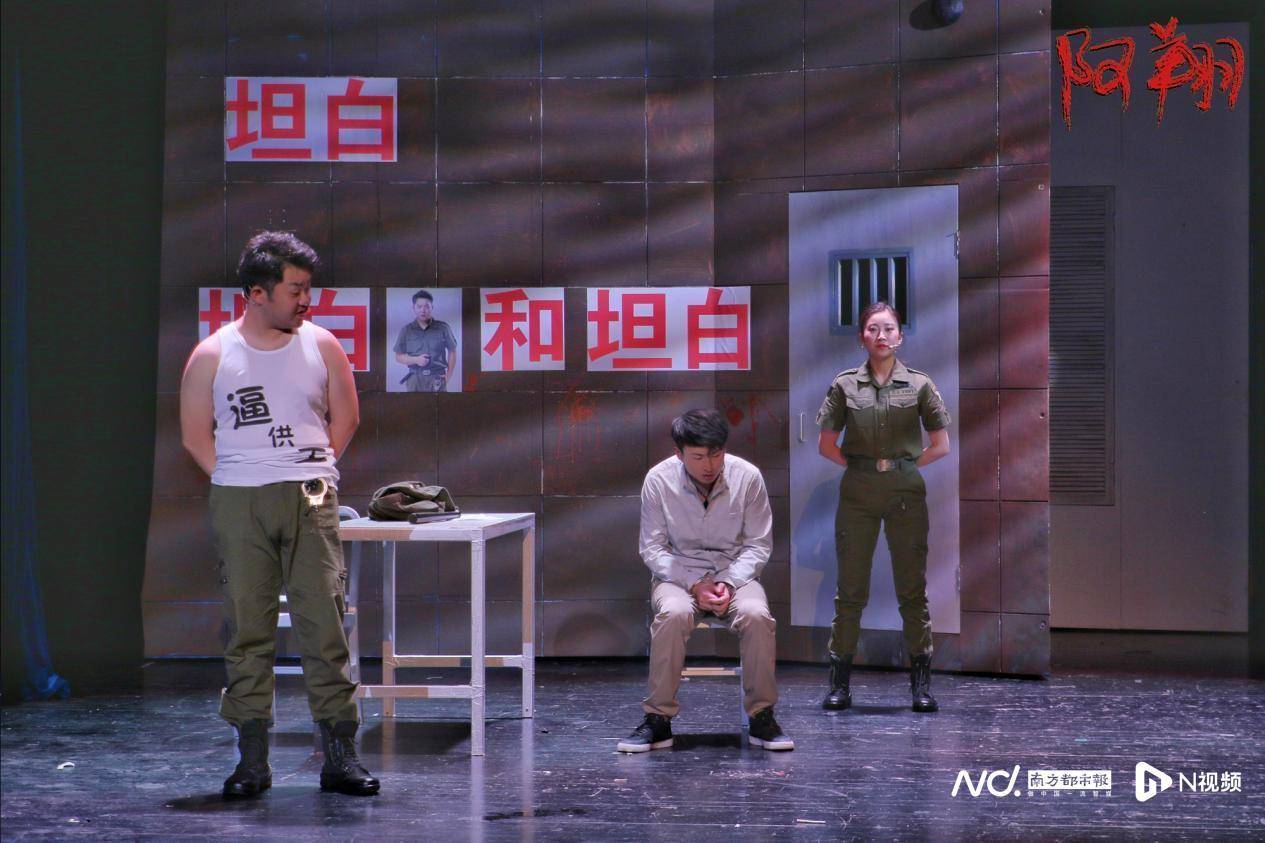 ����Ϸ���գ������黨����6����̨���н���Ц����