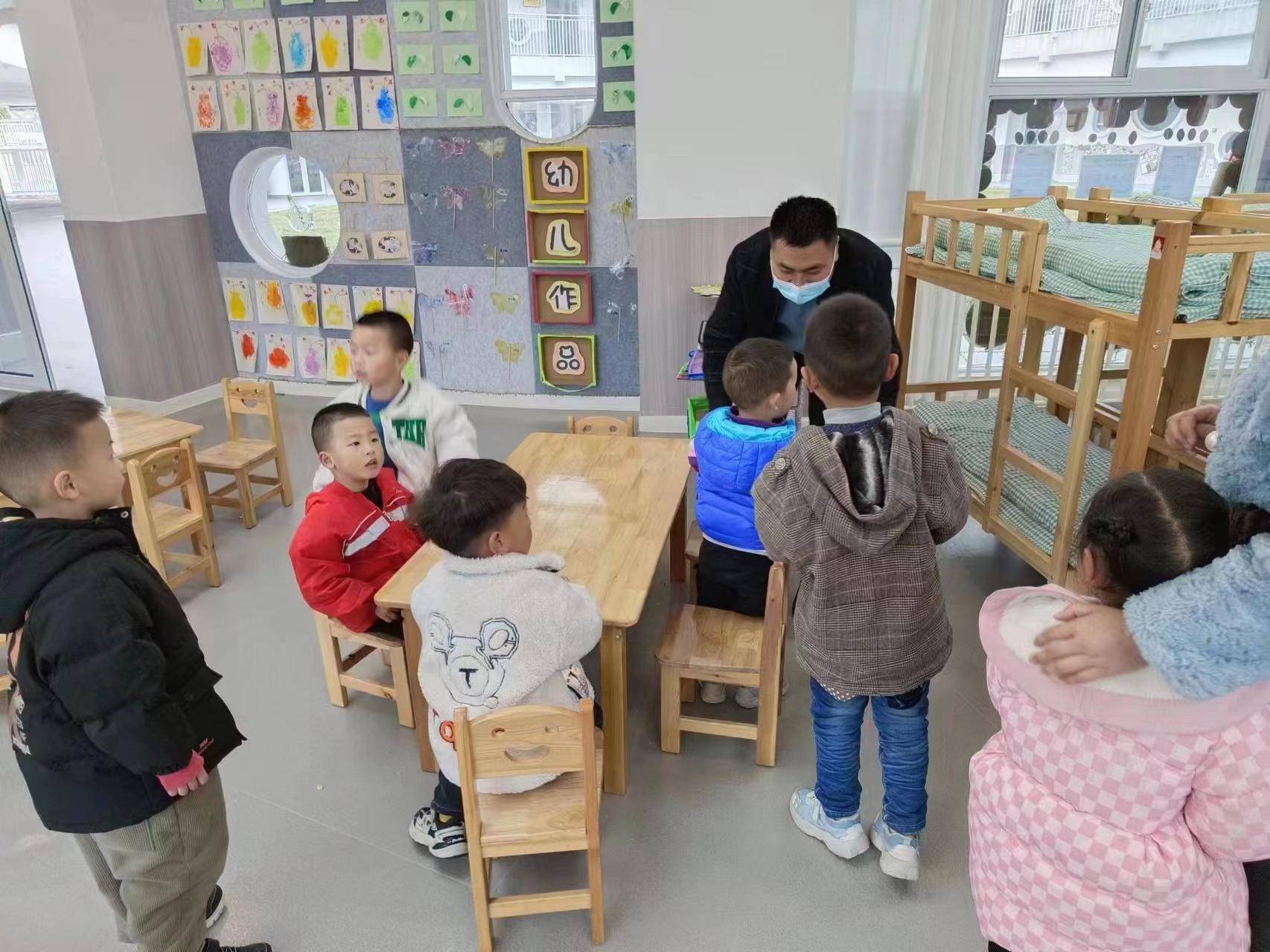 平利县第三幼儿园“以演筑防”抓安全