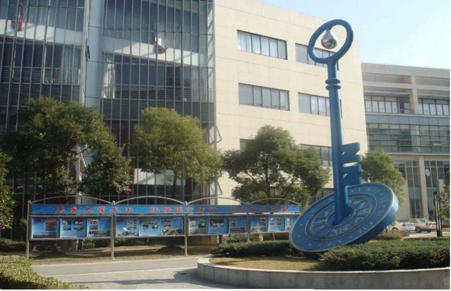 张江科学城教育资源简介(华东师范大学张江实验中学)_高科技园区_课程