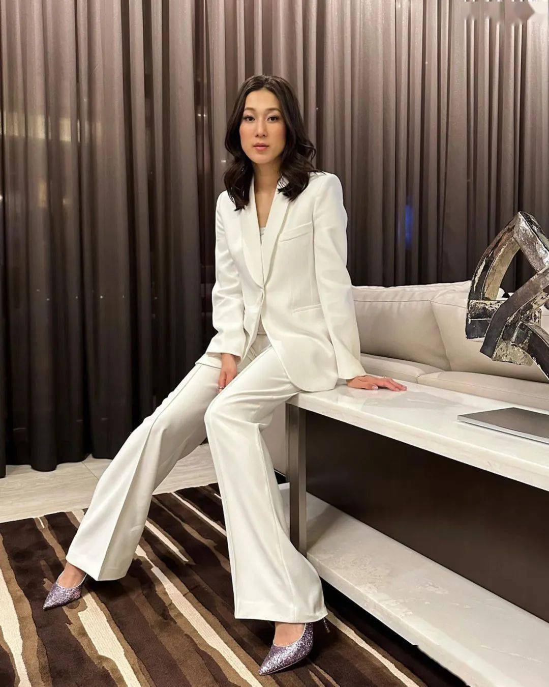 38岁钟嘉欣诞下第三胎半年极速修身!爆将开演唱会_女儿_个人_linda