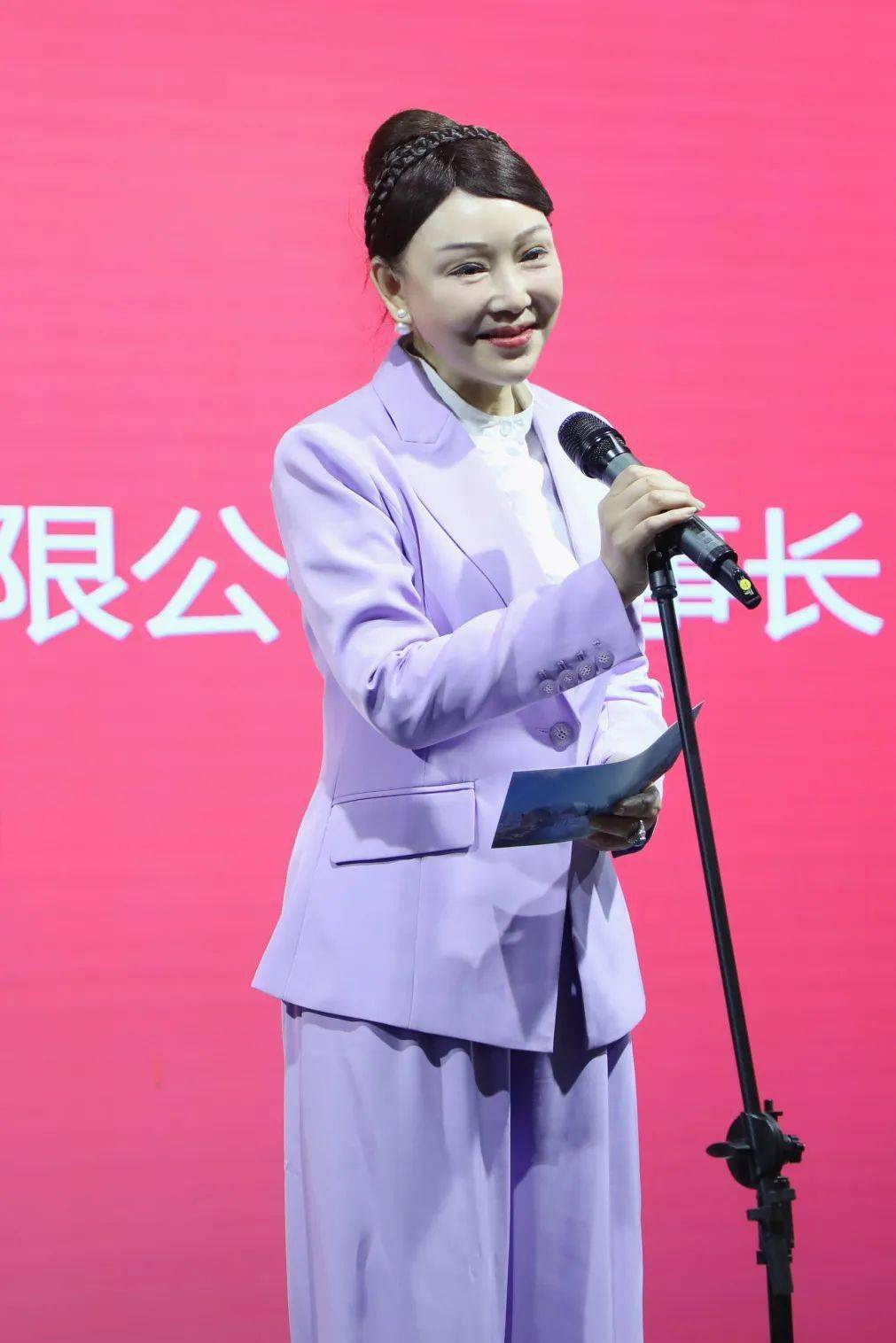 上海越剧院院长吴巍,浙江云澜湾旅游发展有限公司董事长张虹分别致辞