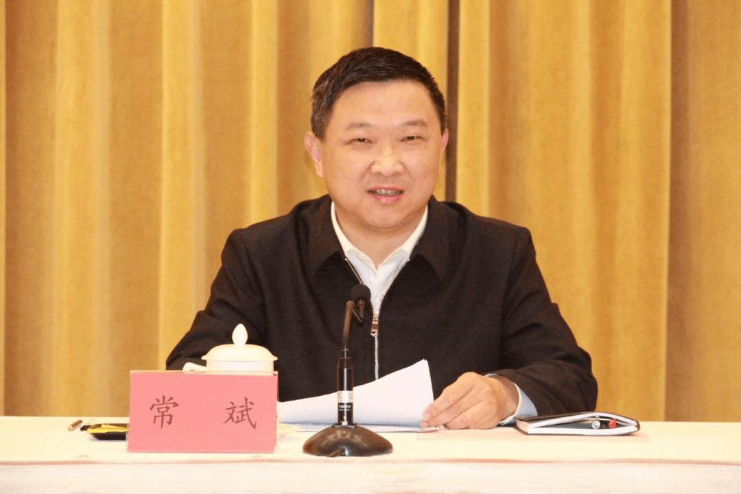 福建省政府副省长常斌,省慈善总会会长雷春美,省政府办公厅副秘书长