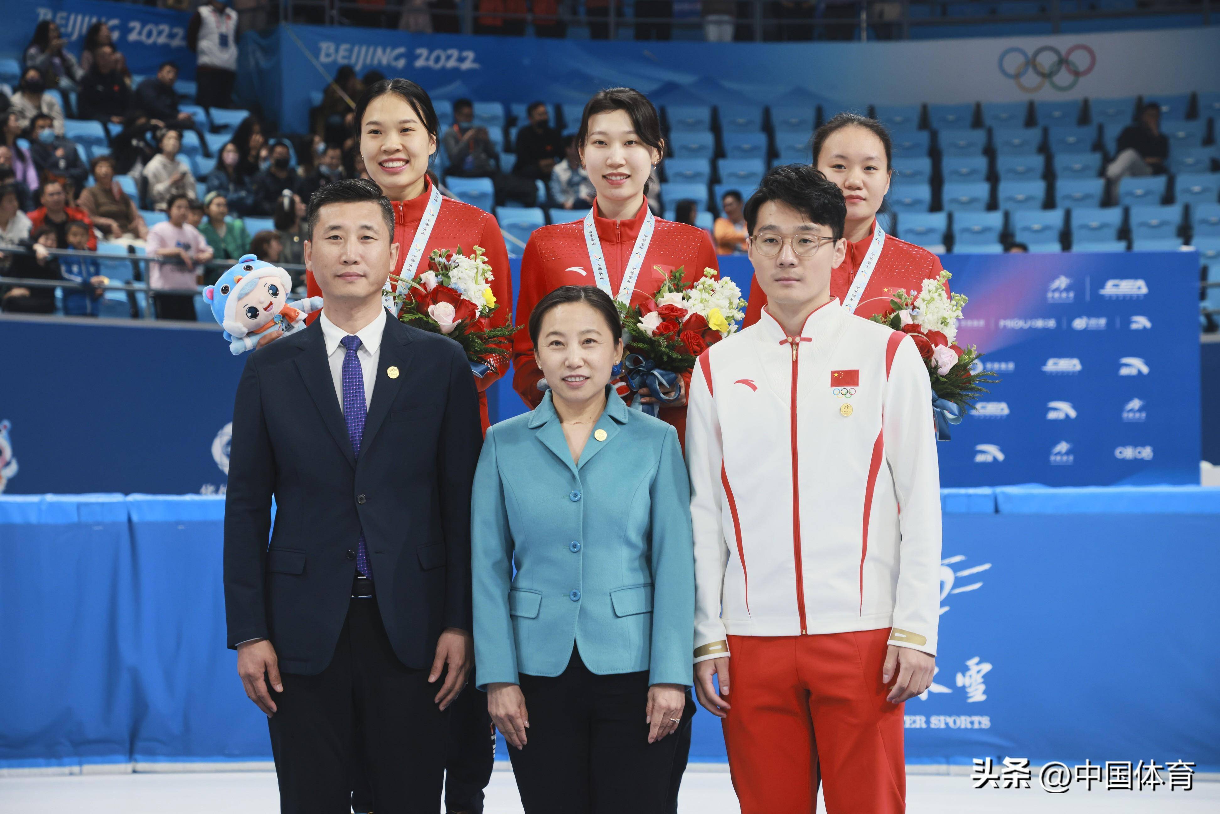 全国短道速滑冠军赛花絮| 冬奥冠军化身颁奖嘉宾 刘氏兄弟人气爆棚