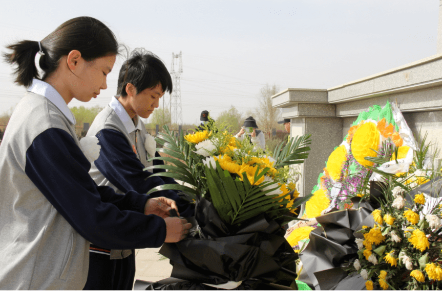 库尔勒市烈士陵园图片