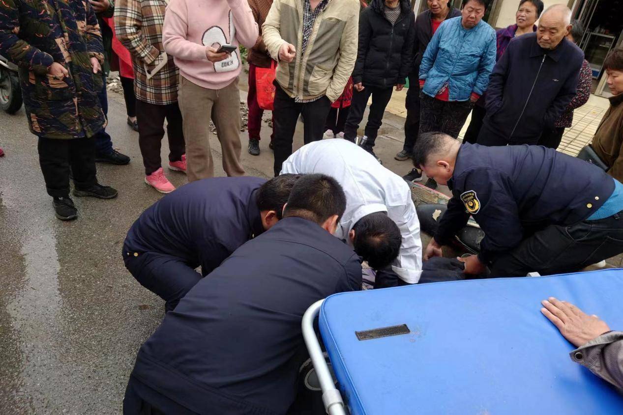 镇平县贾宋镇:微小善举见文明 点滴真情暖人心_进行_群众_巡查