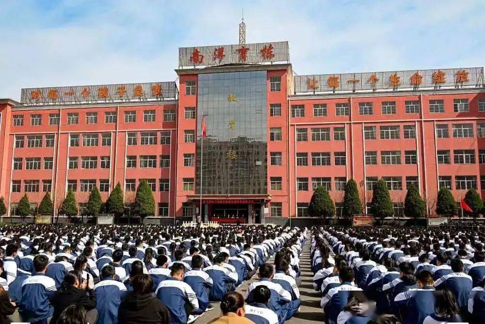 壶关:南洋育栋学校召开精英部师生表彰大会_广告_同学_理想