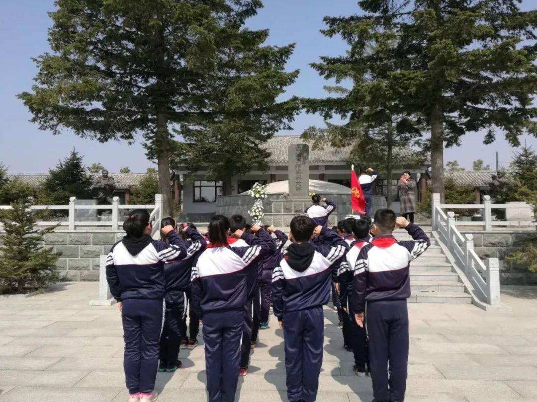【我们的节日·清明】东港团市委组织全市中小学校开展清明祭英烈活动