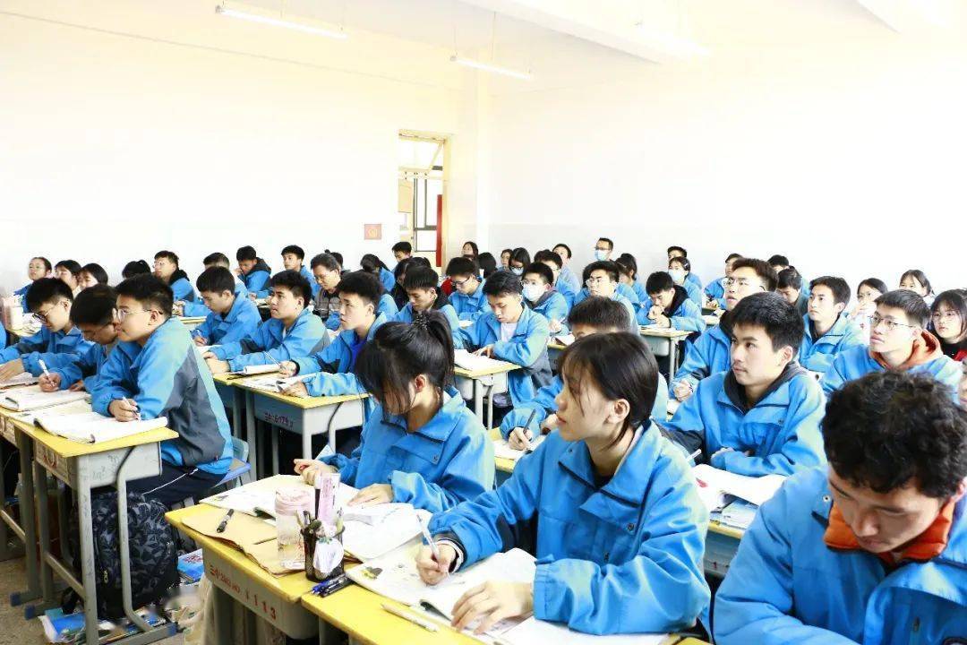结对帮扶共成长 携手并进促提升——禅城实验高中与黎平县第三中学