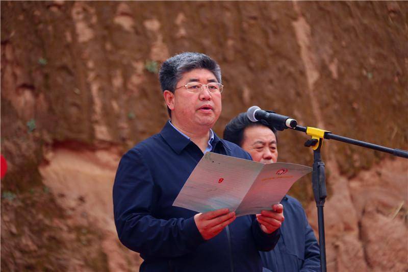 子洲县委书记封杰在致辞中指出,清明节是中华民族崇本尊亲,慎终追远