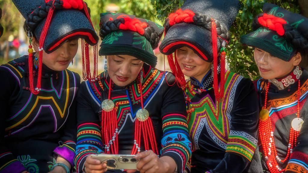 彝绣跨千年,感受浓郁彝族风情_视觉_中国_刺绣