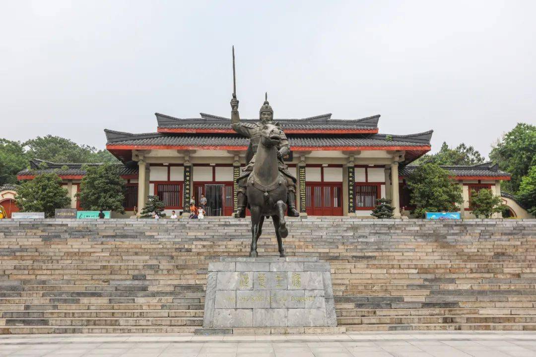 本次研学的目的地徐州汉文化景区包含了楚王陵,汉兵马俑展馆,汉画像石