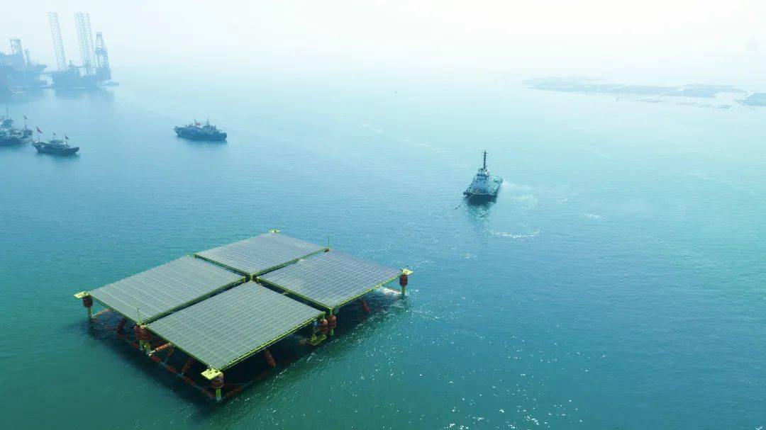 国内首个半潜式海上光伏发电平台交付 装机总容量达400kWp