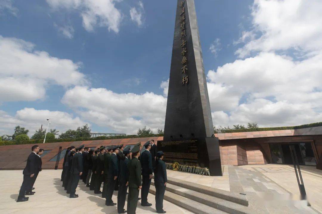 中国驻赞比亚大使馆4日在位于卢萨卡的坦赞铁路纪念园举行清明集体