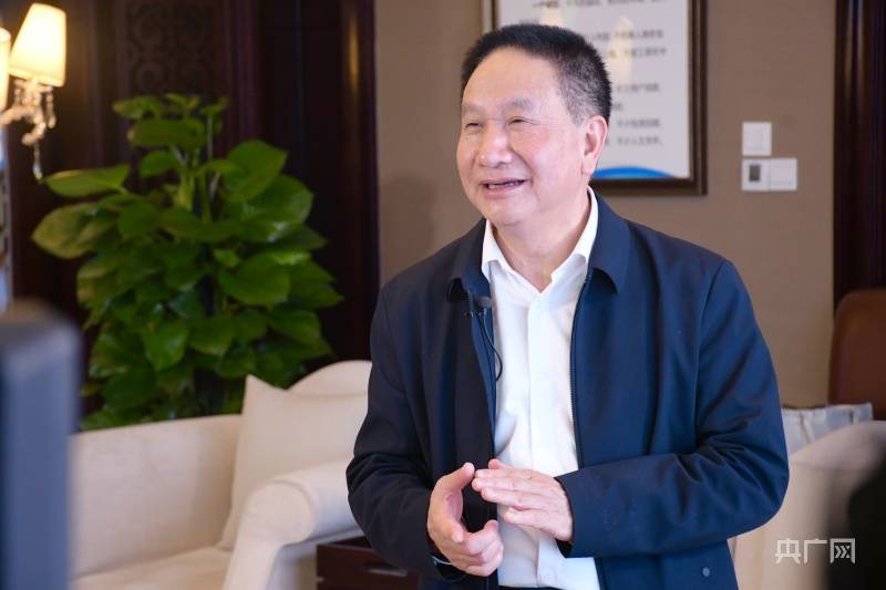 兴华财富集团董事长陈茂春介绍企业发展情况(央广网记者 龚雯 摄)在