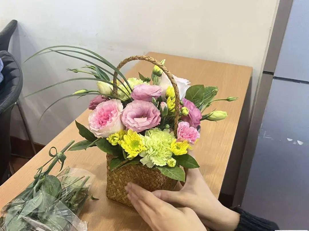 春光花香溢,巾帼绽芳华——宛平街道妇联开展插花手工技能培训活动