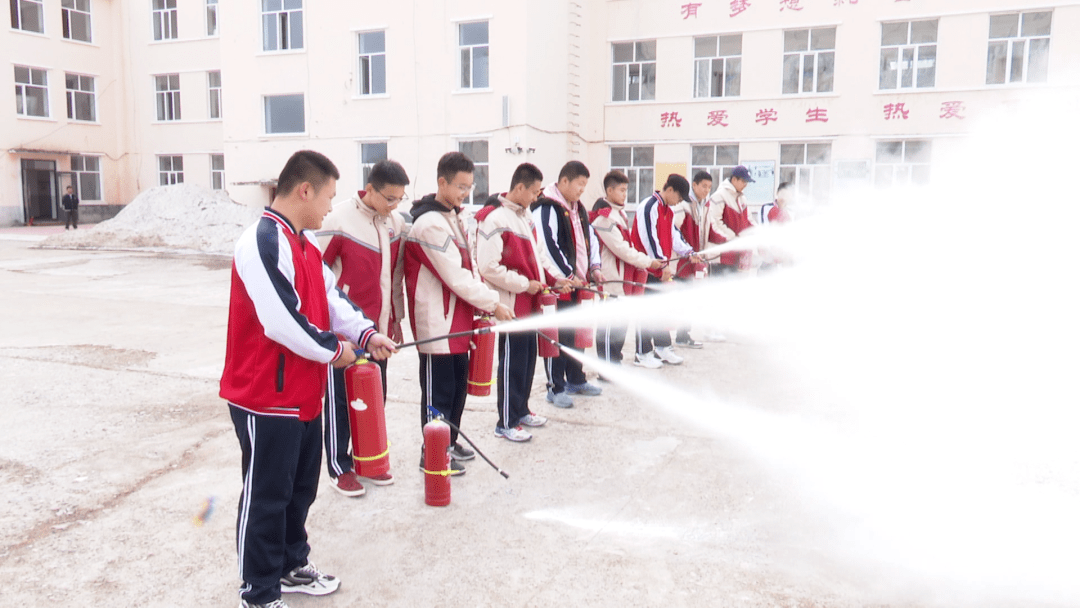 鄂伦春中学开展春季校园消防安全演练 筑牢校园安全"防火墙"_意识