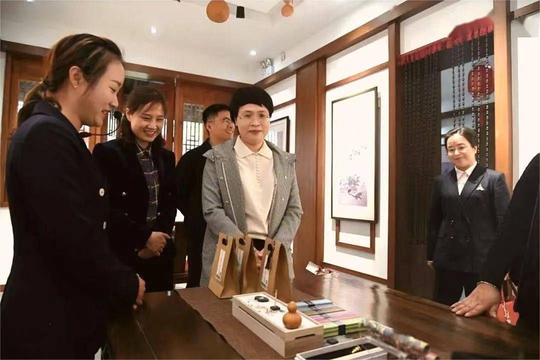 省妇联党组成员沈素芹一行来嘉兴调研_工作_海宁_情况
