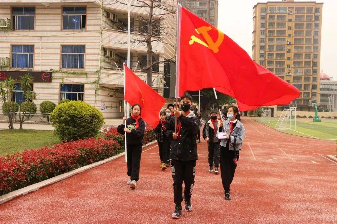 长乐区金峰中心小学开展"我们的节日·清明节"主题活动,前往文岭镇"