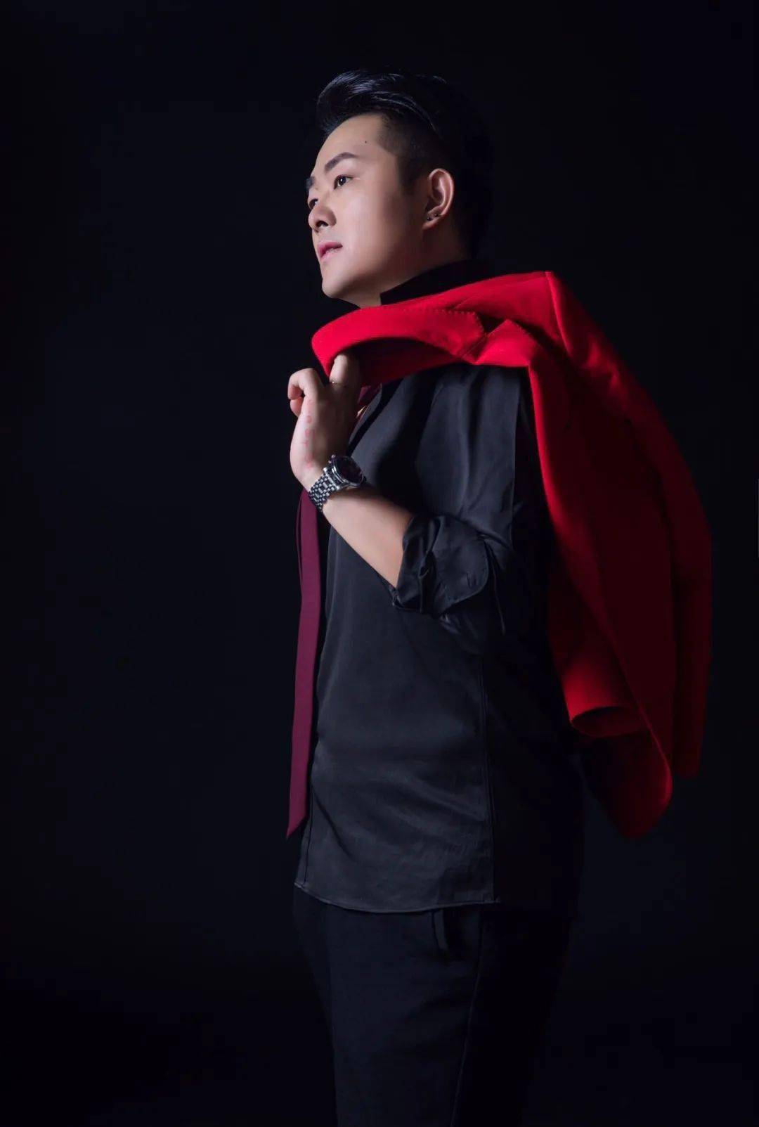 直播主持人:慕容直播平台:孔雀河畔抖音号直播内容:民俗社火表演,"赏