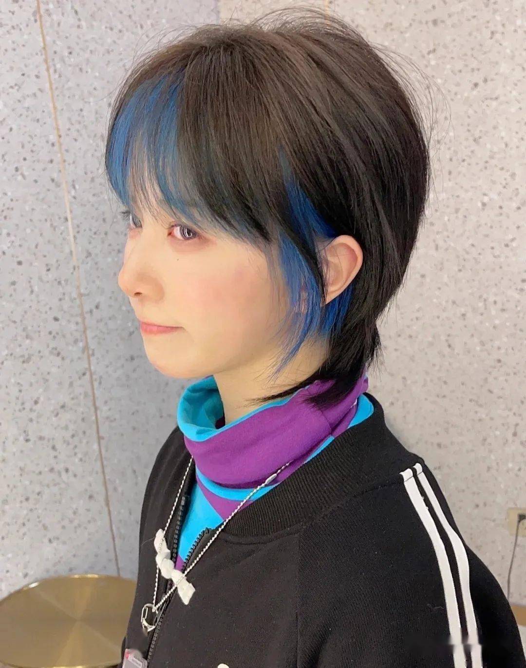 2023超火的"挂耳染短发"_发型_中国_形象