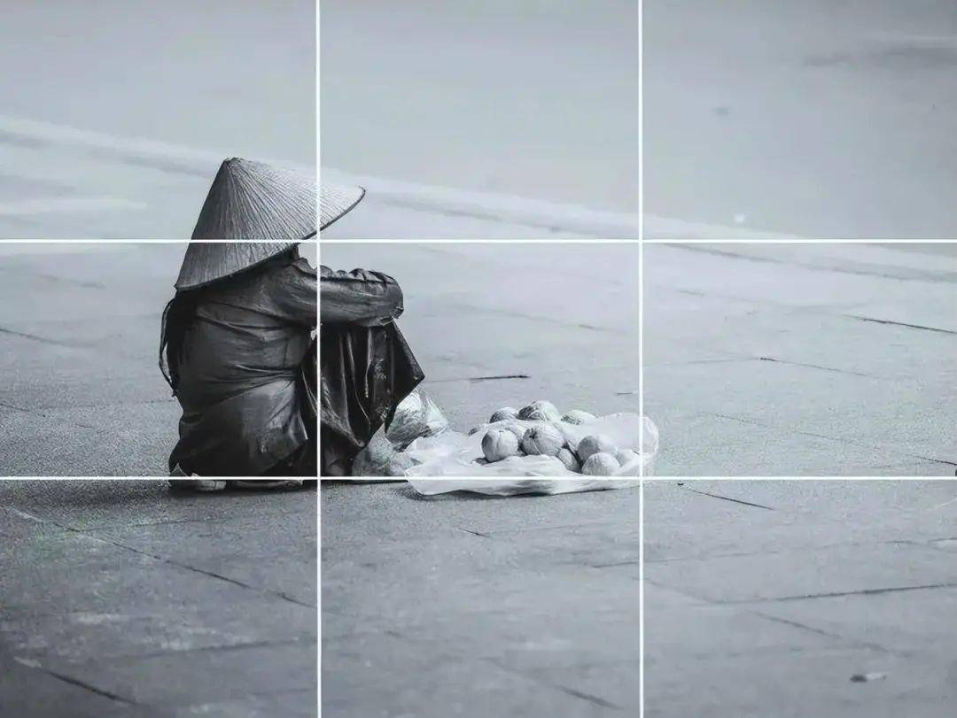 画面都会显得和谐美观,构图紧凑有力 ▼打开手机参考线步骤打开相机